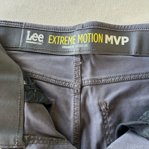 MEN'S EXTREME MOTION MVP STRAIGHT FIT TAPERED JEAN - Picture 4 of 6